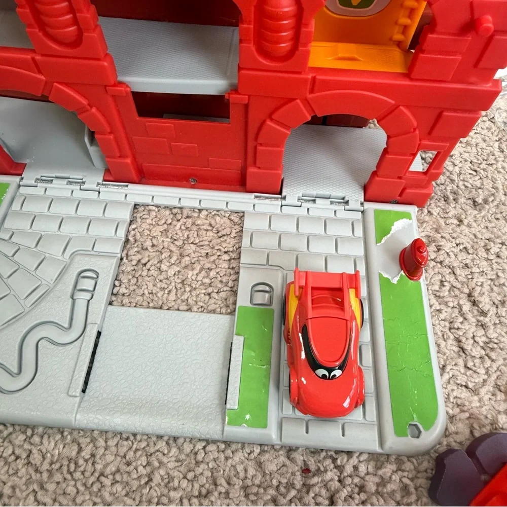 Tonka Chuck & Friends Fold ’N Go Garage Playset with Car